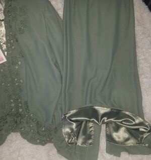 Elegant Green Women's Skirt Set